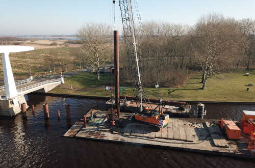 Renovatie remmingwerk brug Hooidamsloot nabij Oudega