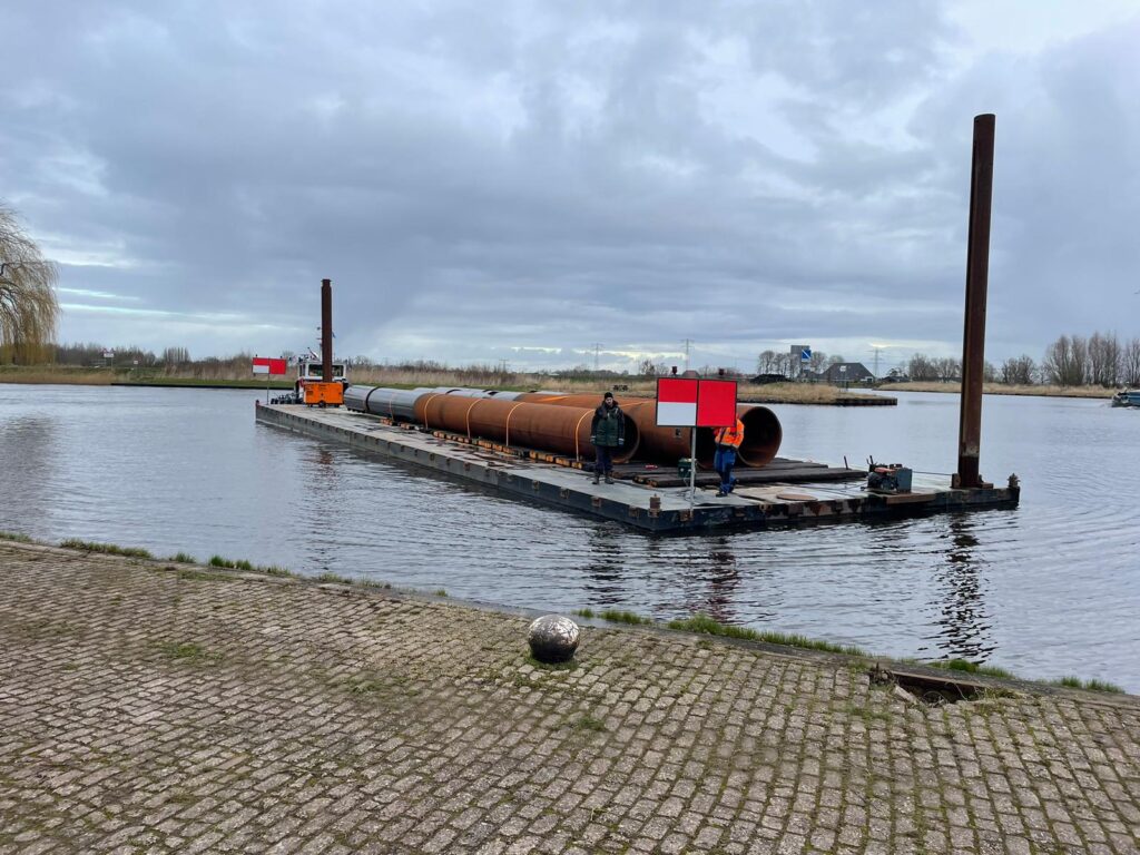 Aanbrengen stoppalen Prinses Margrietkanaal